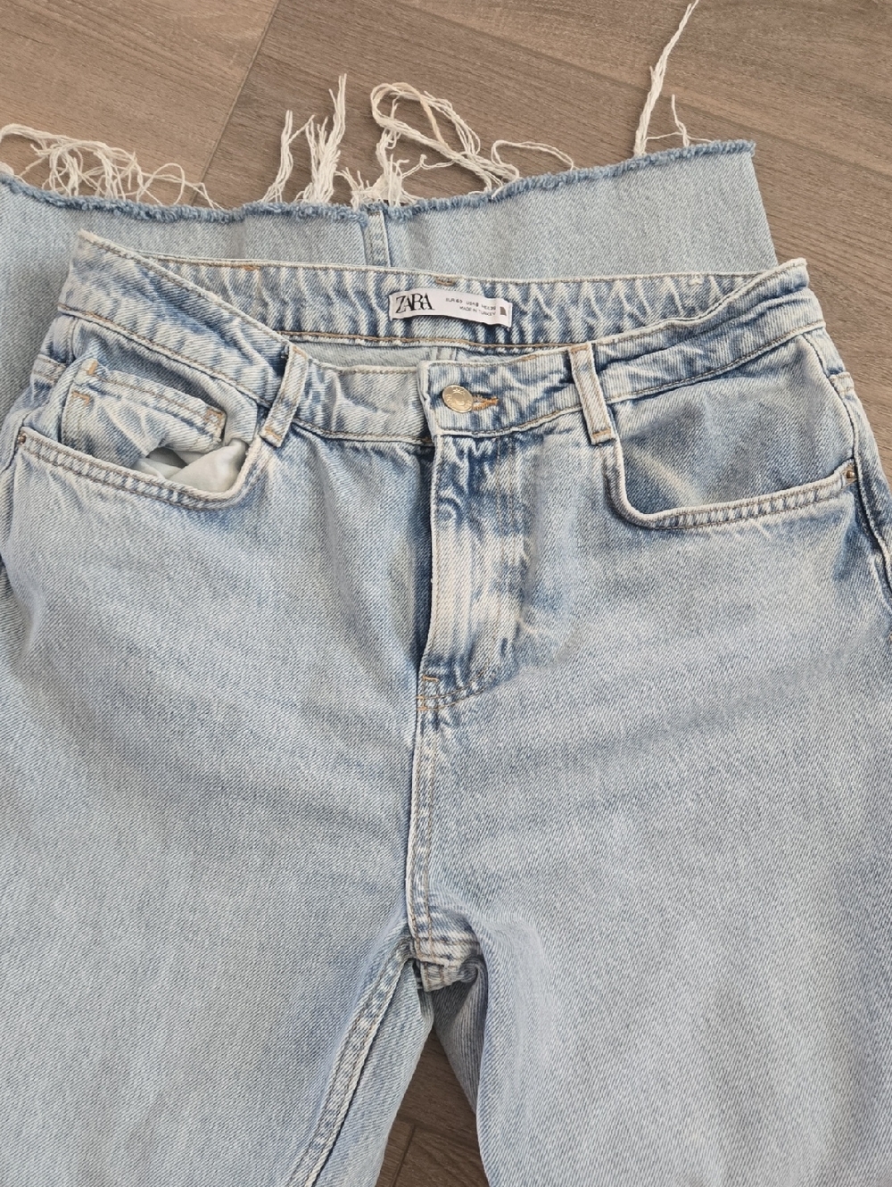 ZARA Light Wash High-Rise Women’s Jeans